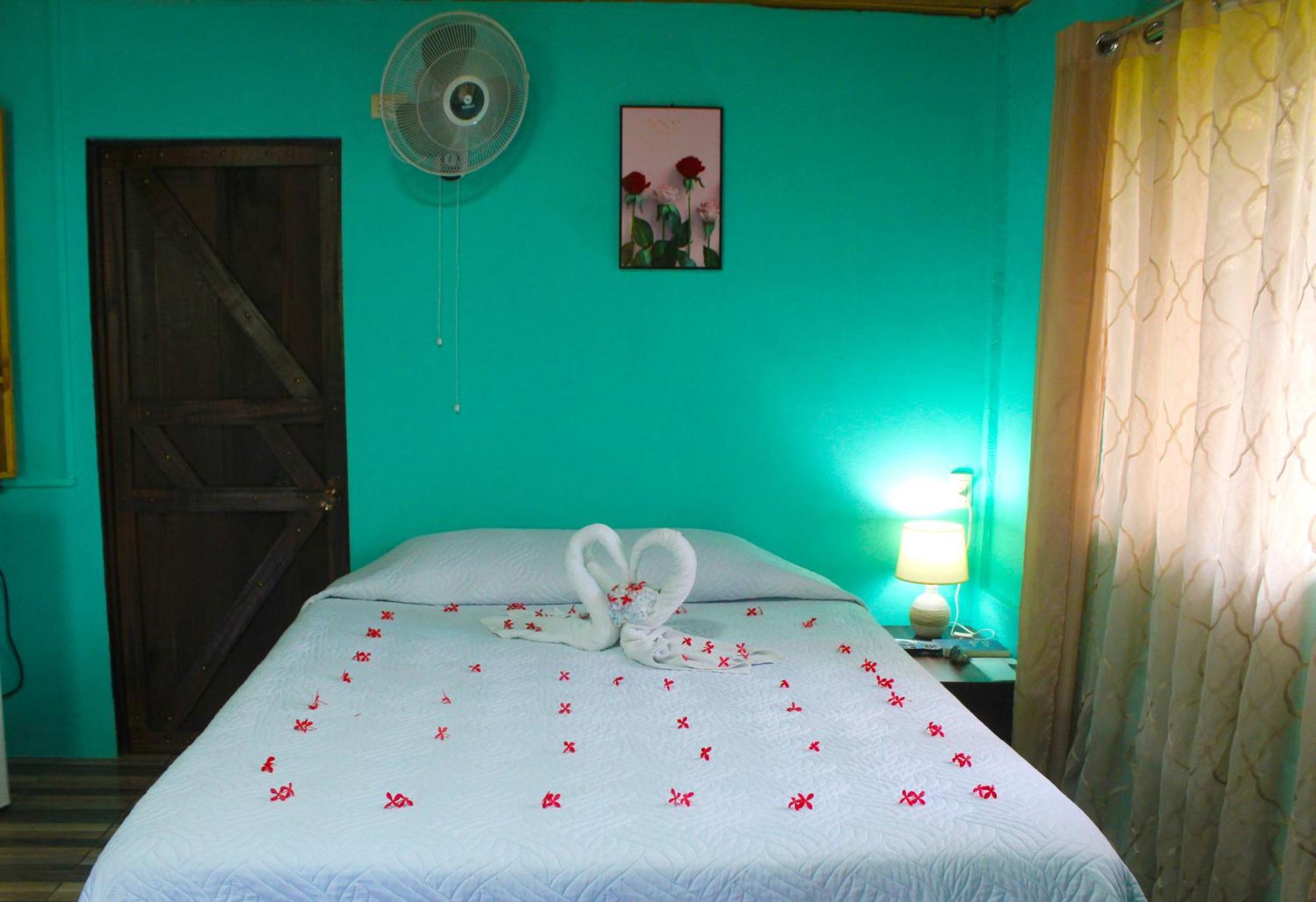 Posada Rio Celeste La Amistad Екстериор снимка